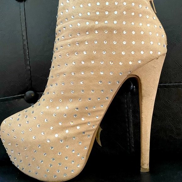 Good condition jewel women’s ankle boot - Picture 1 of 2